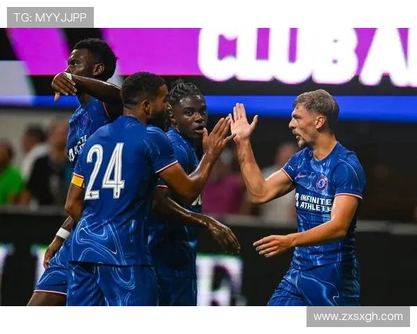 切尔西的矛盾升级:新援磨合期的困境与球队战术体系的崩溃 切尔西的矛盾升级:新援磨合期的困境与球队战术体系的崩溃