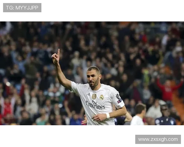 欧冠淘汰赛之王：本泽马如何用帽子戏法改写历史